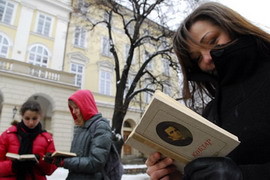 Студенты на Рынке читали «Кобзарь» 