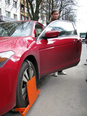 На Подоле автолюбители устроили рейд против блокираторщиков 