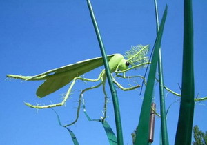 Украденного бердянского комара возвращают на место 