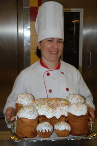 Почем продают пасхальные куличи 