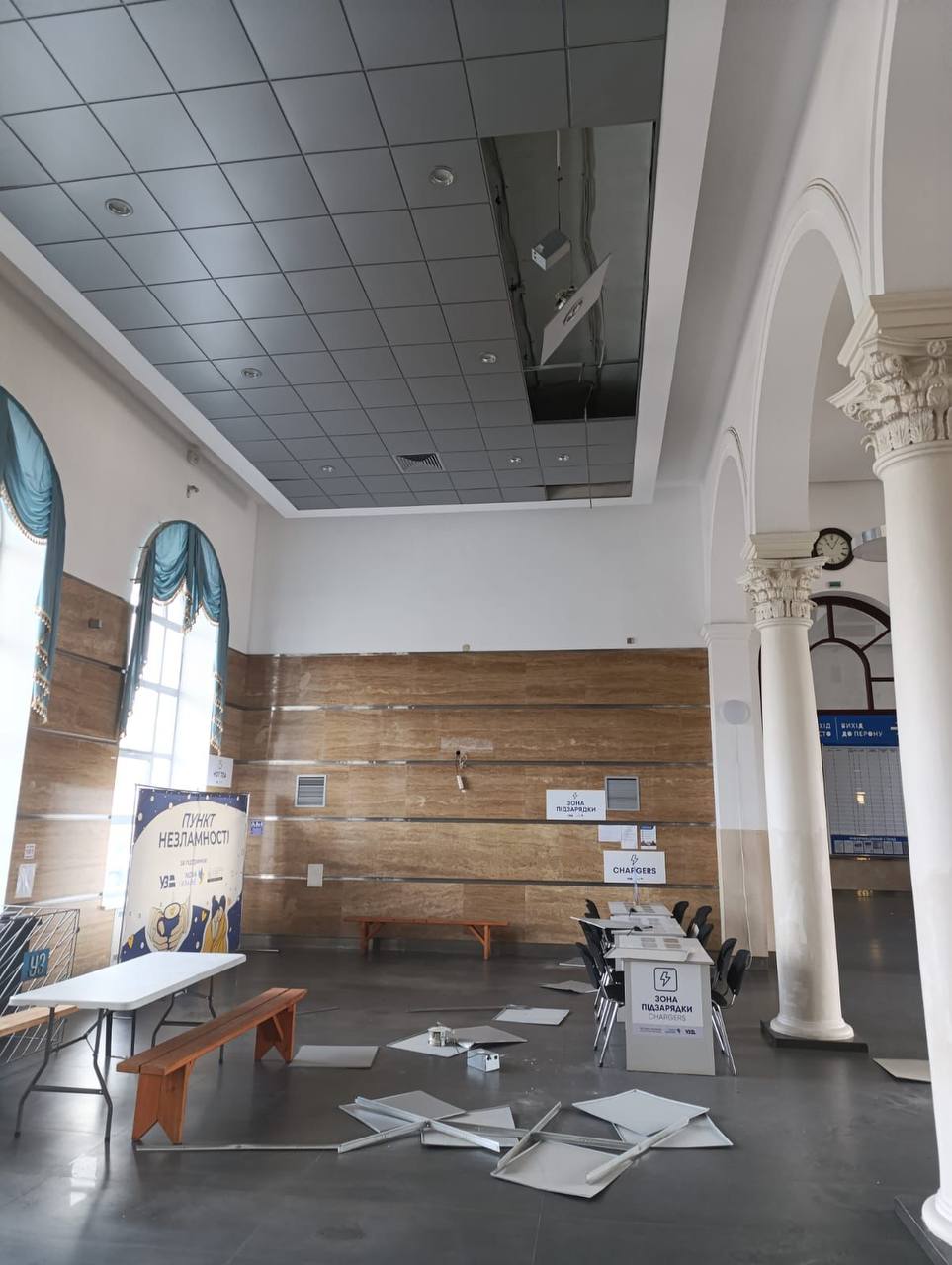 Удар РФ по вокзалу в Слов'янську. Фото: t.me/UkrzalInfo