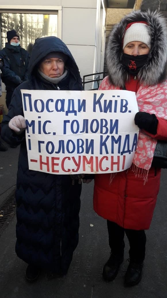 На Банковій билися на мечах і вимагали від президента розпочати боротьбу з корупцією фото 3