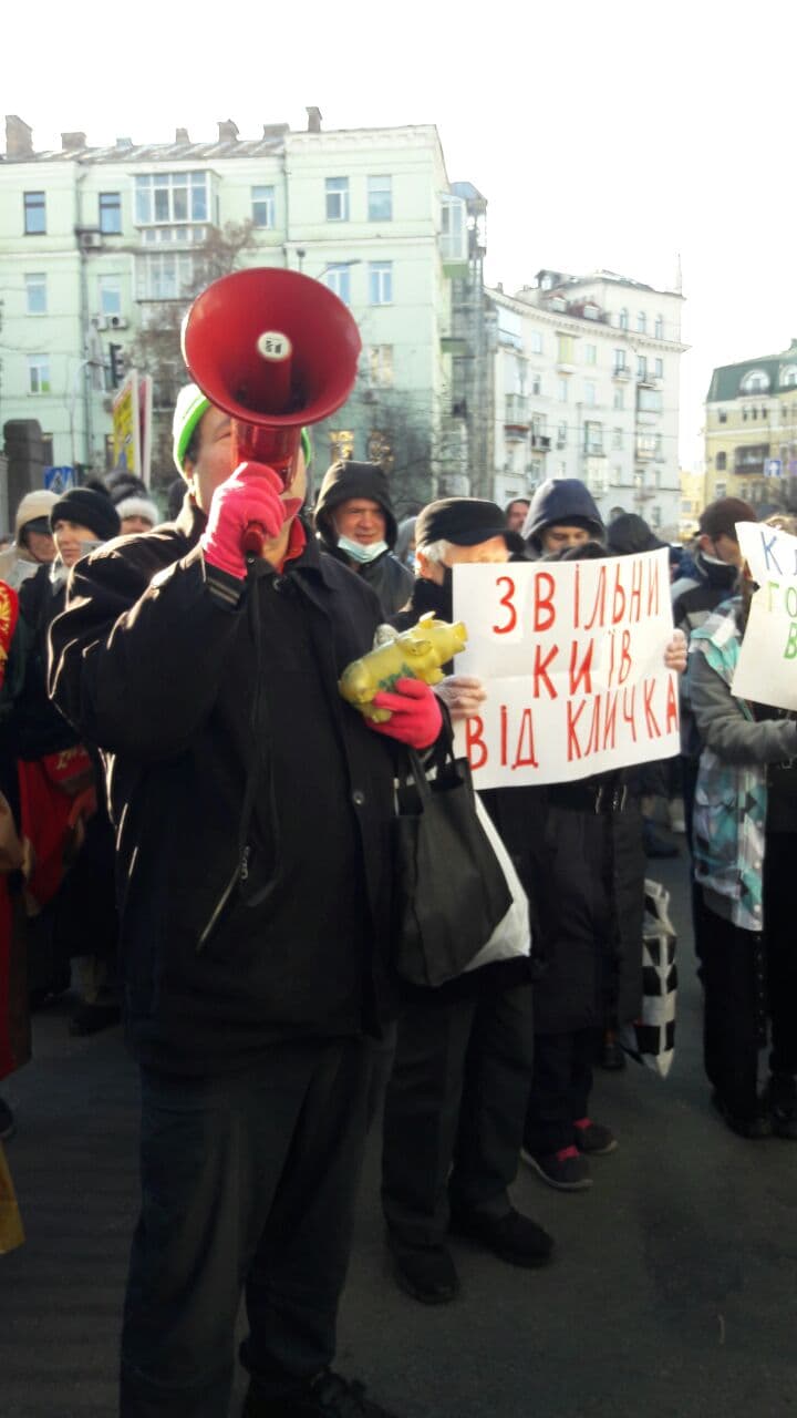 На Банковій билися на мечах і вимагали від президента розпочати боротьбу з корупцією фото 5