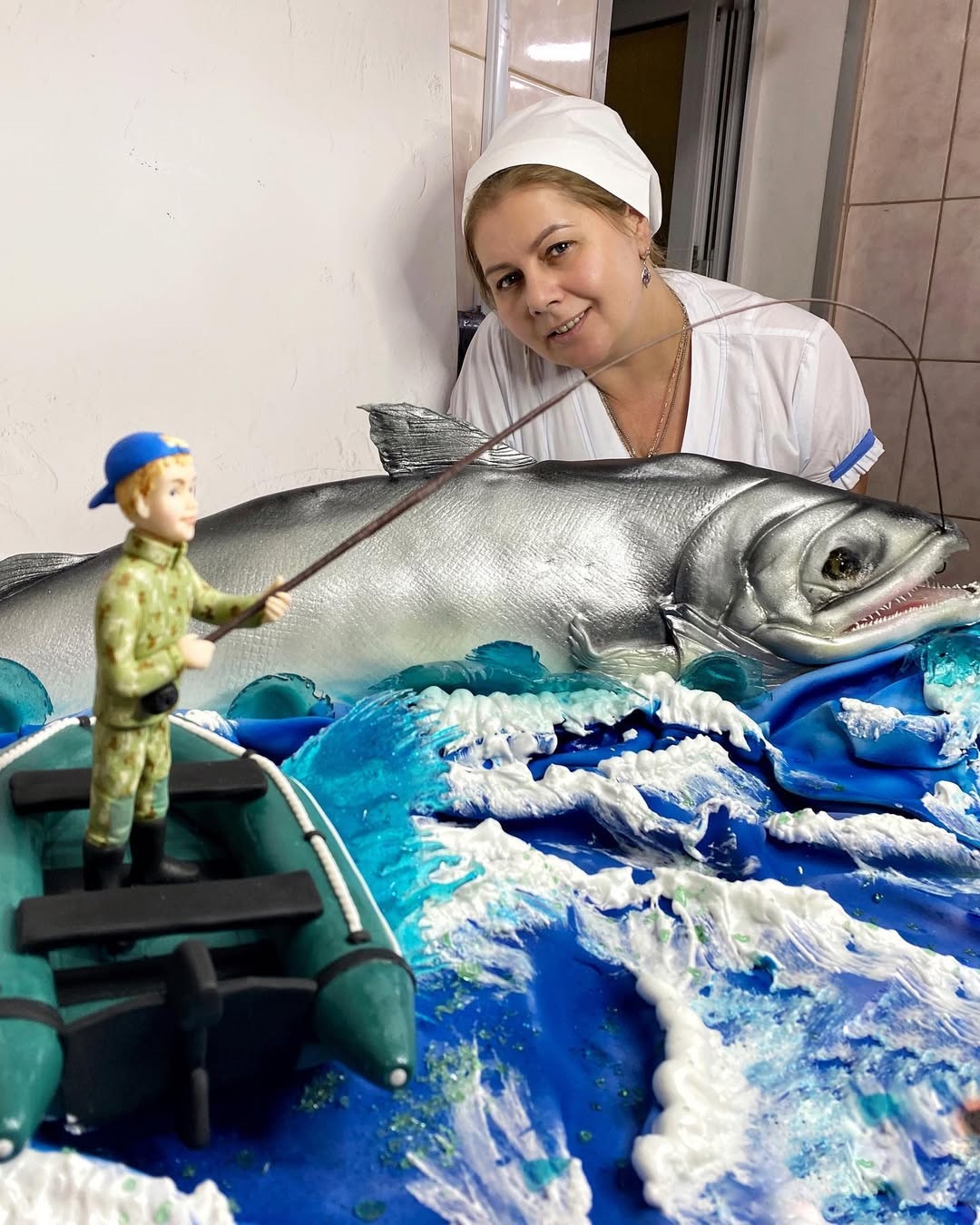 Оксана любить риболовлю, але часу вистачає лише зобразити її на торті. Фото: instagram.com/oksana.shipulina