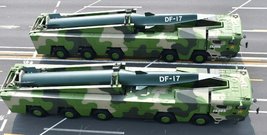 Баллистическая ракета средней дальности DF-17. Фото: Xinhua.