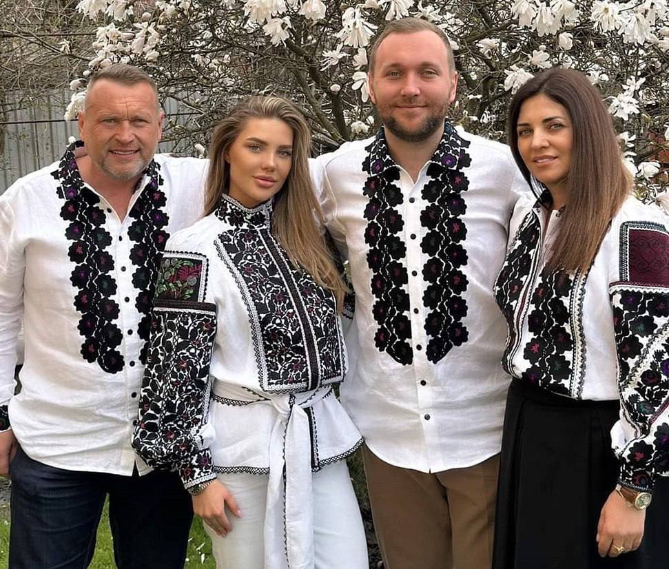 Ігор Гринкевич, його діти Ольга та Роман, та дружина Світлана. Фото: соцмережі