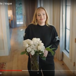 Кадр из видео Vogue.