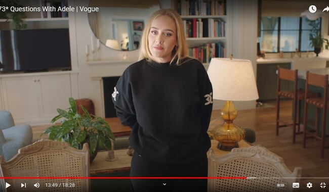 Кадр из видео Vogue.