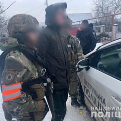 Поліція повідомила, що до неї надійшло понад десять викликів від людей, які повідомили про підозрілих осіб. Фото: Нацполіція