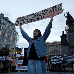 Акції протесту проти террору РФ у містаї світу. Фото: REUTERS