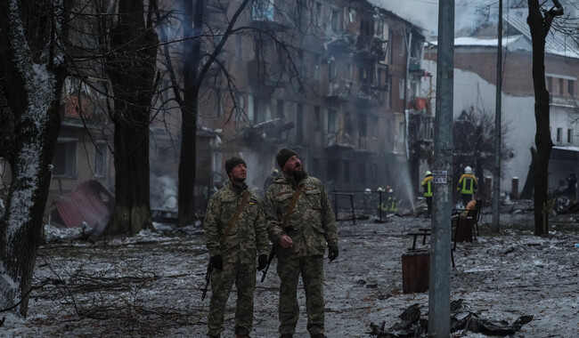 Наслідки ракетного удару по Вишгороду Київської області. Фото: REUTERS