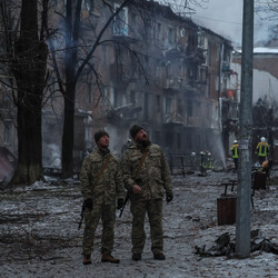 Наслідки ракетного удару по Вишгороду Київської області. Фото: REUTERS