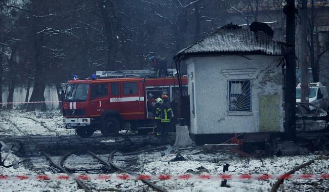 Наслідки ракетного удару по Києву. Фото: REUTERS