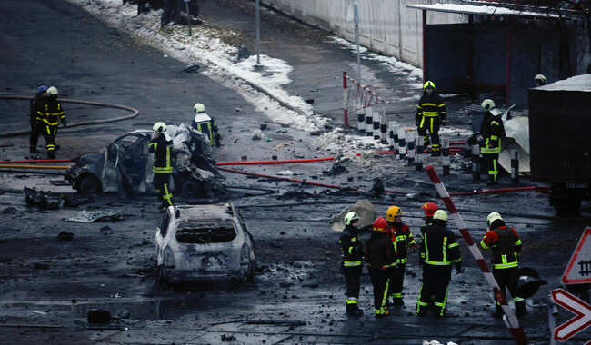 Наслідки ракетного удару по Києву. Фото: REUTERS