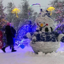 Необычные повестки на блокпосту в Глухове. Фото: Суспільне Суми