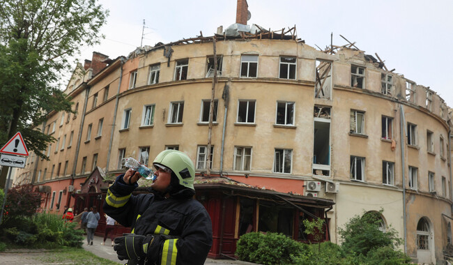 Наслідки наймасштабнішого удару по Львову з початку війни. Фото: REUTERS