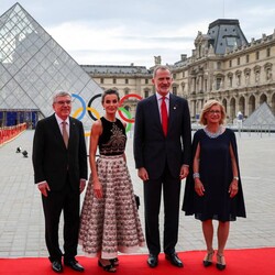 Король Іспанії Філіп VI і королева Летиція Фото: Louvre Arturo Holmes/Pool via REUTERS