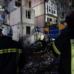 Розбір завалів на місці російського удару у Києві 31 липня. Фото: t.me/dsns_telegram 