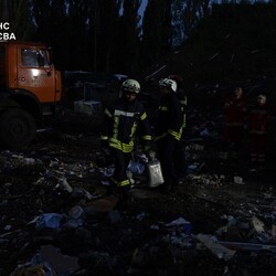 Розбір завалів на місці російського удару у Києві 31 липня. Фото: t.me/dsns_telegram 