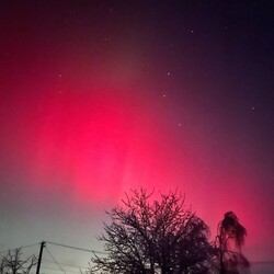 Полярное сияние над Украиной. Фото:  t.me/insiderUKR