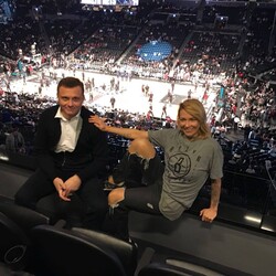 Обое появлялись на страницах и в сюжетах медиа как известные личности, четко разделяя сферы присутствия: Сергей – мультимиллионер и политический менеджер, Зинаида – художница.