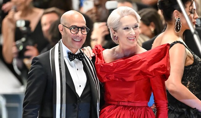 Красное платье на Миранде Пристли – от Balenciaga. Фото: JAMES DEVANEY via teenvogue.com